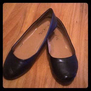 Used black ballet flats